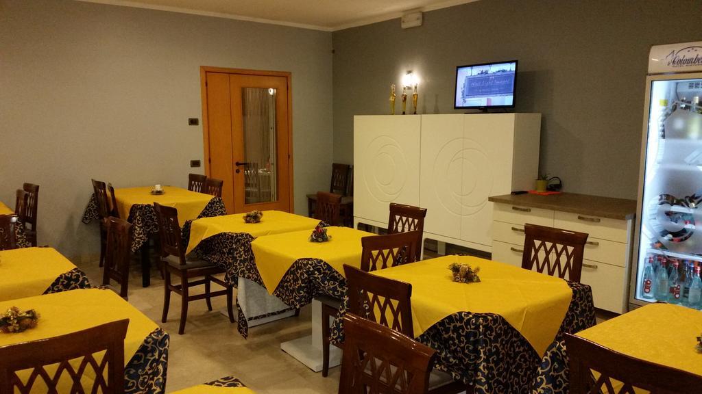 Le Colombelle Hotel SantʼAngelo Екстериор снимка